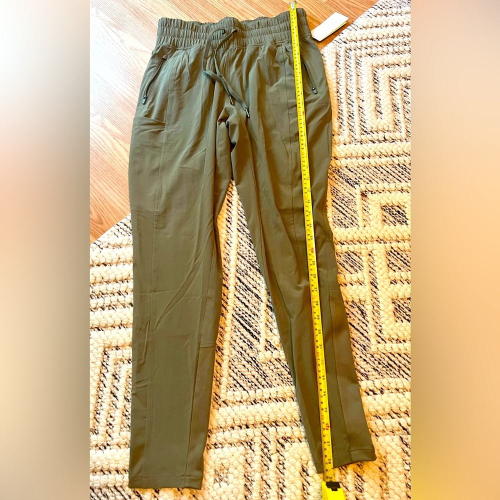 All in Motion xs mid rise Woven pant (army green)